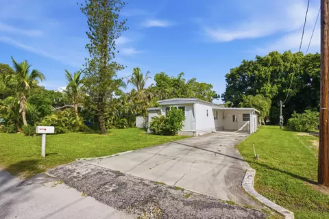 1823 SW College St, Stuart, FL 34997 photo 2