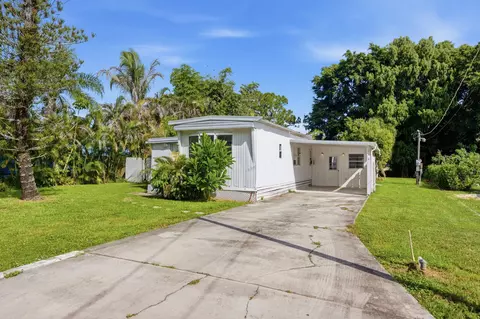 1823 SW College St, Stuart, FL 34997 photo 4