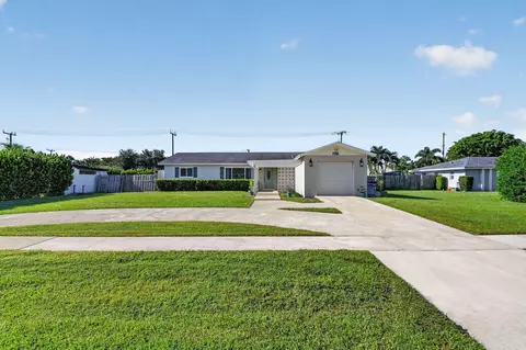 7752 Saint Andrews Rd, Lake Worth, FL 33467