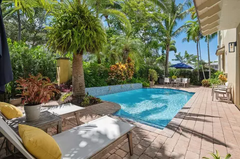 608 NE 11th Ave, Fort Lauderdale, FL 33304