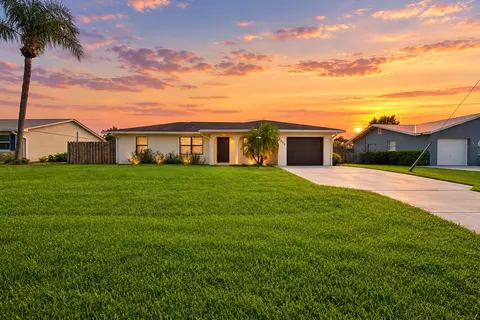 2033 SW Gemini Ln, Port Saint Lucie, FL 34984
