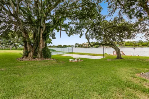 386 Golfview Rd #D, North Palm Beach, FL 33408