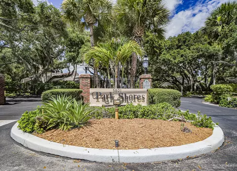 219 E Park Shores Cir #219B, Indian River Shores, FL 32963