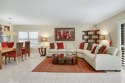 5481 Mirror Lakes Blvd, Boynton Beach, FL 33472