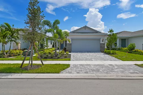 4403 Pinafore St #215 COMPASS, Vero Beach, FL 32967