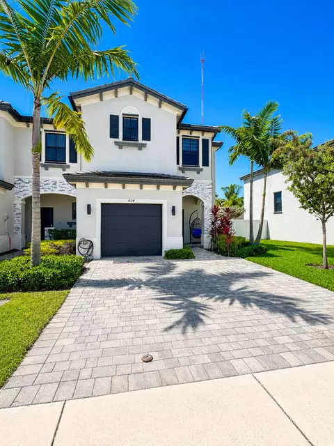 424 NW 203rd Ter, Miami Gardens, FL 33169