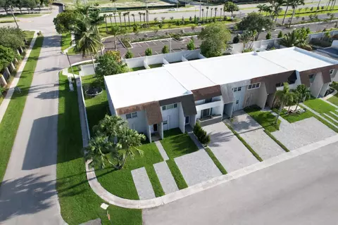 9054 NW 35th Pl, Sunrise, FL 33351