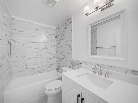 Bath - 3961 SE Dixie Ross St, Stuart, FL 34997 photo 1 of 3
