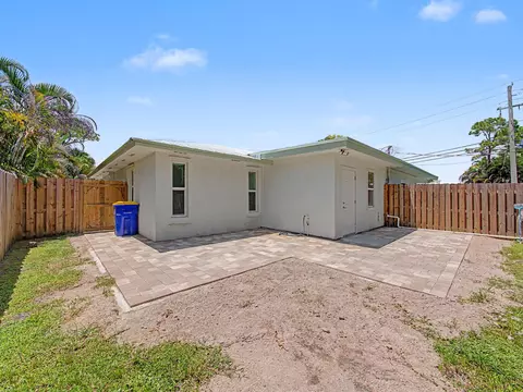 Exterior - 3961 SE Dixie Ross St, Stuart, FL 34997 photo 3 of 5