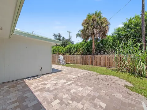 Exterior - 3961 SE Dixie Ross St, Stuart, FL 34997 photo 2 of 5