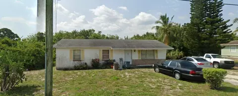 8523 SE Pettway St, Hobe Sound, FL 33455