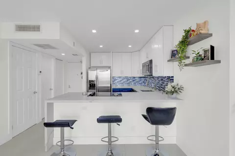 20335 W Country Club Dr #2107, Aventura, FL 33180