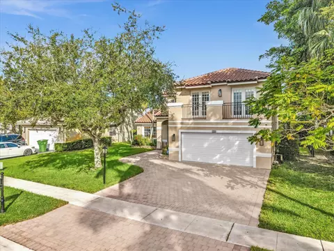 420 NW 188th Ter, Pembroke Pines, FL 33029