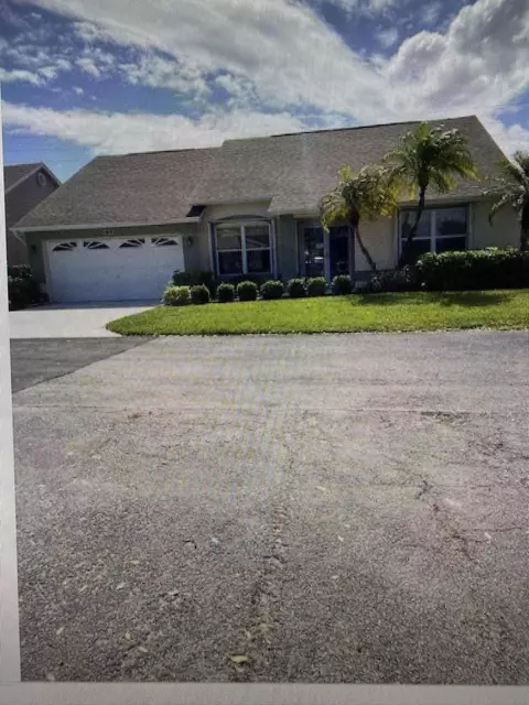 382 NW Sherry Ln, Port Saint Lucie, FL 34986