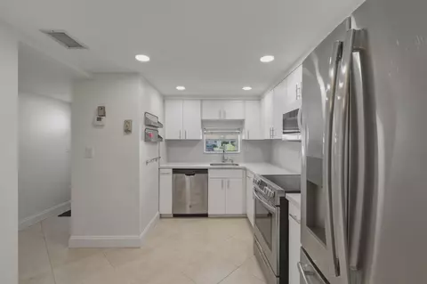 681 S Hollybrook Dr #109, Pembroke Pines, FL 33025