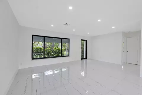 Living - 3030 Arthur St, Hollywood, FL 33021 photo 5 of 8