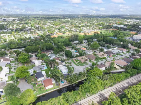 View/Area - 3030 Arthur St, Hollywood, FL 33021 photo 5 of 10