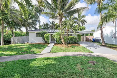 Exterior - 3030 Arthur St, Hollywood, FL 33021 photo 3 of 16