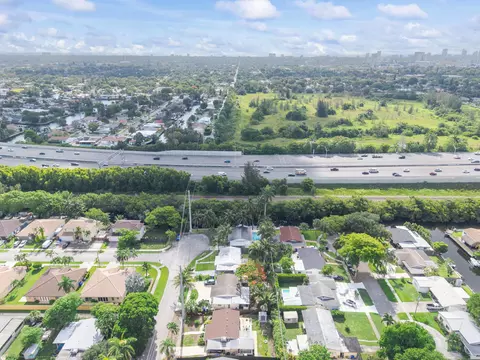 View/Area - 3030 Arthur St, Hollywood, FL 33021 photo 2 of 10