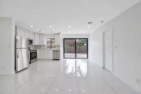 Living - 3030 Arthur St, Hollywood, FL 33021 photo 6 of 8