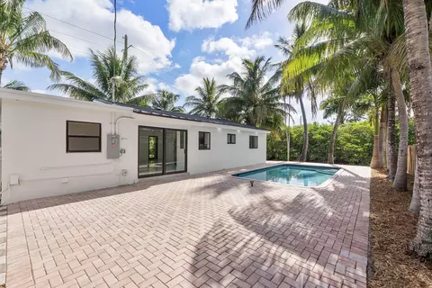 Exterior - 3030 Arthur St, Hollywood, FL 33021 photo 6 of 16
