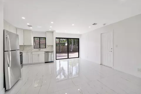 Living - 3030 Arthur St, Hollywood, FL 33021 photo 7 of 8