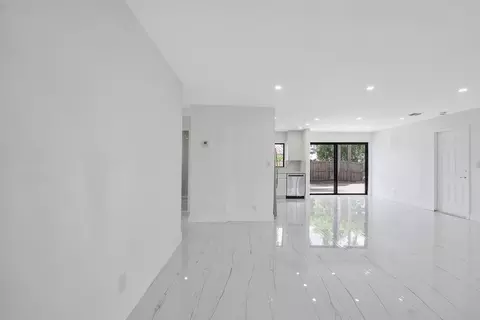 Living - 3030 Arthur St, Hollywood, FL 33021 photo 2 of 8