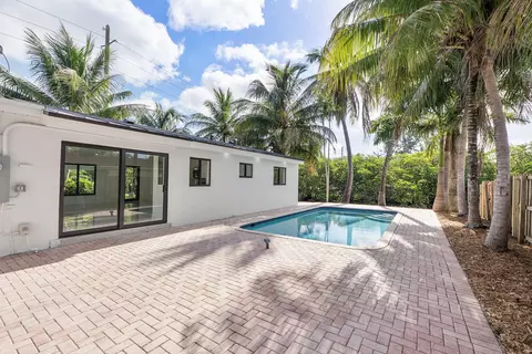 Exterior - 3030 Arthur St, Hollywood, FL 33021 photo 7 of 16