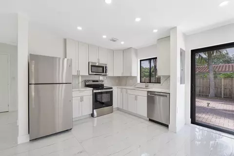 Kitchen - 3030 Arthur St, Hollywood, FL 33021 photo 1 of 2