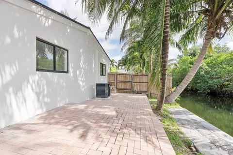 Exterior - 3030 Arthur St, Hollywood, FL 33021 photo 14 of 16