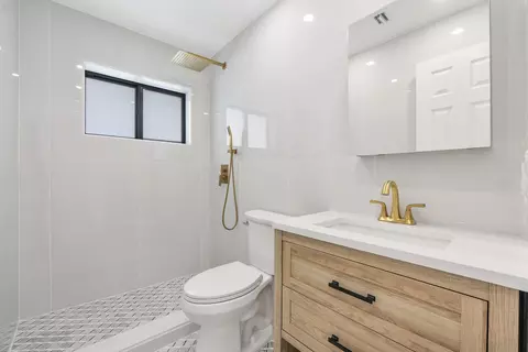 Bath - 3030 Arthur St, Hollywood, FL 33021 photo 1 of 2