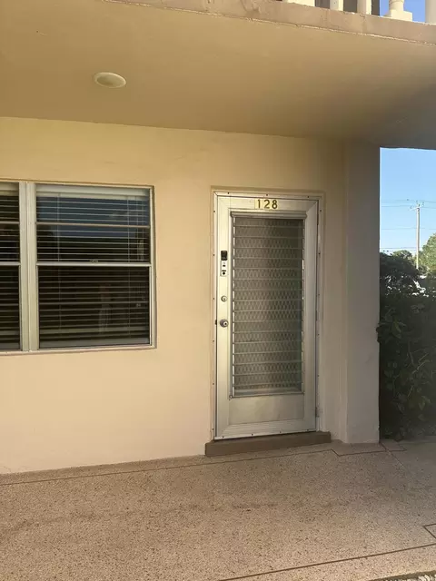 128 Norwich F, West Palm Beach, FL 33417