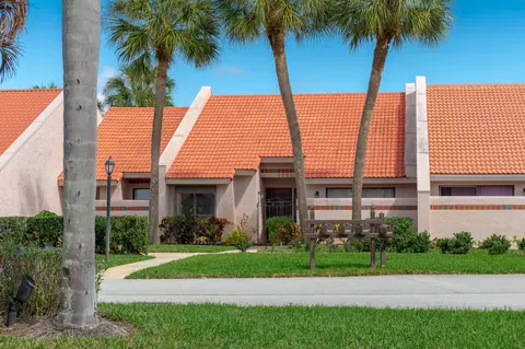 3504 SE Sandpiper Ct, Port Saint Lucie, FL 34952