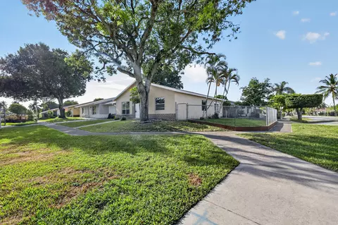 6198 Arcade Ct, Lake Worth, FL 33463