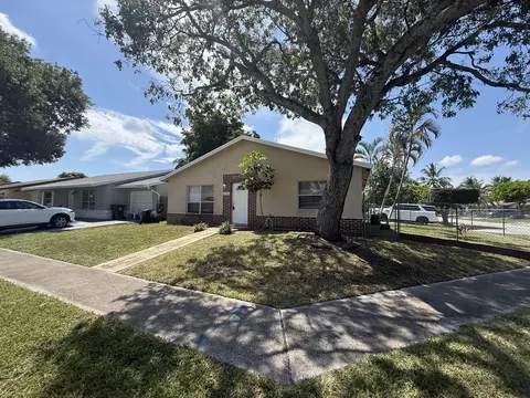 6198 Arcade Ct, Lake Worth, FL 33463
