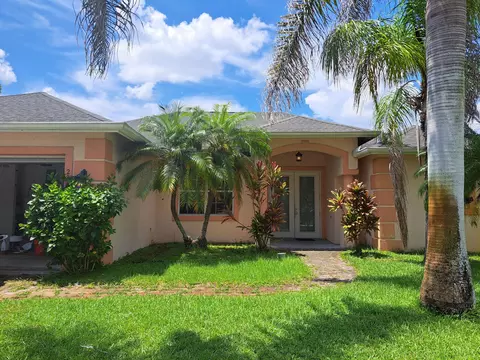 2262 SE Glover St, Port Saint Lucie, FL 34984
