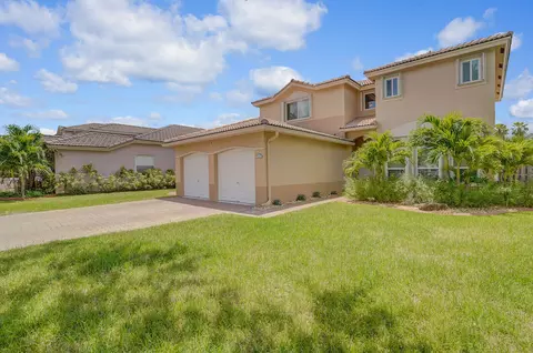 317 E Garden Cove Cir, Davie, FL 33325