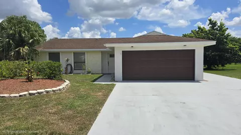 118 Cambridge Ln, Royal Palm Beach, FL 33411
