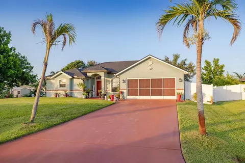 1871 SW Monterrey Ln, Port Saint Lucie, FL 34953