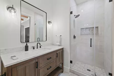 Bath - 1955 SE 137th Way, Okeechobee, FL 34974 photo 4 of 10