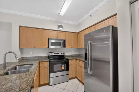 6370 Emerald Dunes Dr #203, West Palm Beach, FL 33411