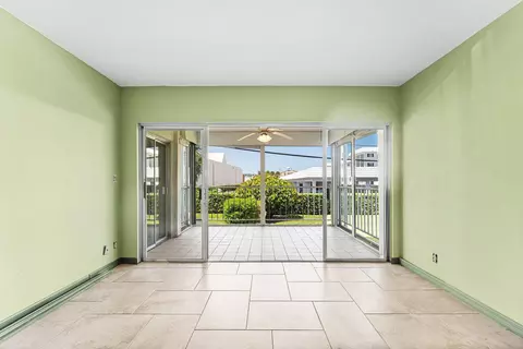 155 Yacht Club Dr #101, North Palm Beach, FL 33408