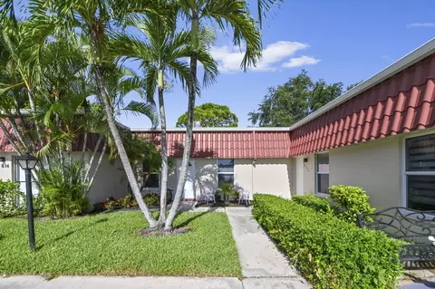 812 Salem Ln, Lake Worth, FL 33467