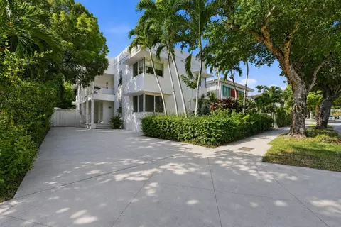 1170 71st St, Miami Beach, FL 33141