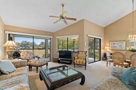 Living - 6433 SE Brandywine Ct UNIT 217, Stuart, FL 34997 photo 2 of 3