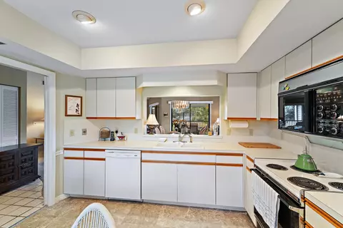 Kitchen - 6433 SE Brandywine Ct UNIT 217, Stuart, FL 34997 photo 3 of 3