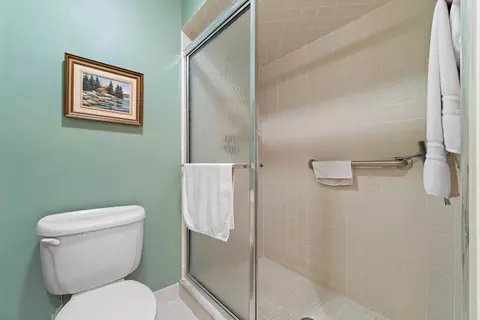 Bath - 6433 SE Brandywine Ct UNIT 217, Stuart, FL 34997 photo 3 of 4