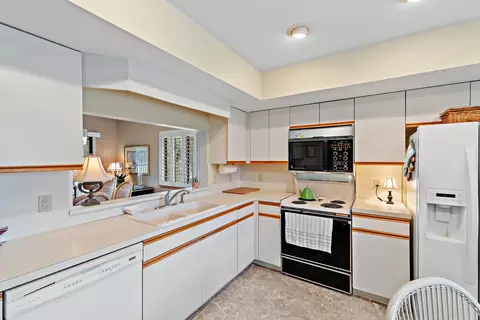 Kitchen - 6433 SE Brandywine Ct UNIT 217, Stuart, FL 34997 photo 2 of 3