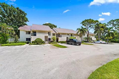 Exterior - 6433 SE Brandywine Ct UNIT 217, Stuart, FL 34997 photo 10 of 11
