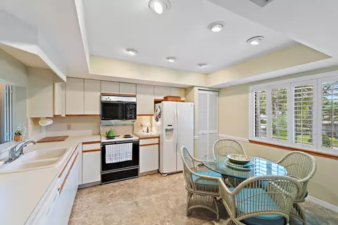 Kitchen - 6433 SE Brandywine Ct UNIT 217, Stuart, FL 34997 photo 1 of 3